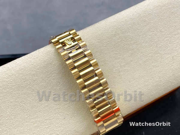 Replica Rolex Day Date 36-m128239 0059, witgoud, witte wijzerplaat, geribbelde lunette, president, wit