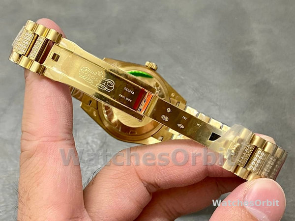 Replica Dames Rolex Day-Date 36mm Geelgoud met diamant bezel MOP wijzerplaat - M128348RBR 0019 MOP wijzerplaat