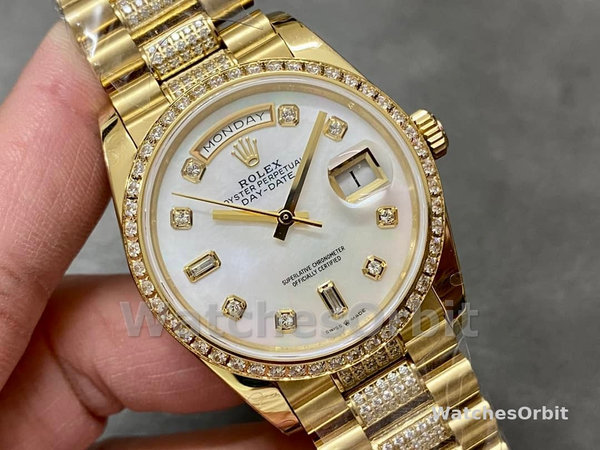 Replica Dames Rolex Day-Date 36mm Geelgoud met diamant bezel MOP wijzerplaat - M128348RBR 0019 MOP wijzerplaat