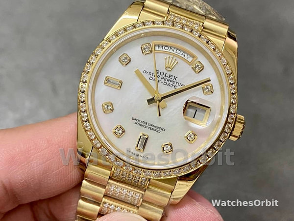 Replica Dames Rolex Day-Date 36mm Geelgoud met diamant bezel MOP wijzerplaat - M128348RBR 0019 MOP wijzerplaat