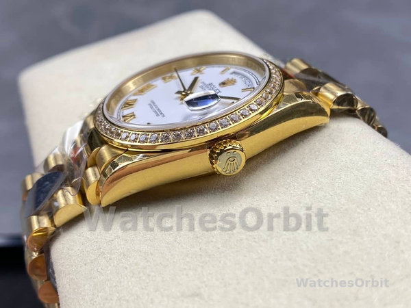Replica Rolex Day Date 36-m128239 0059, witgoud, witte wijzerplaat, geribbelde lunette, president, wit