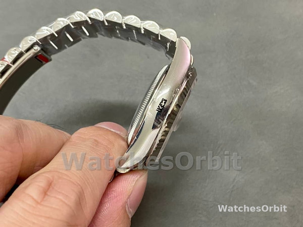 Replica Rolex Day-Date 36-128236 0001 voor dames, platina en witgoud, zilverkleurige wijzerplaat met index