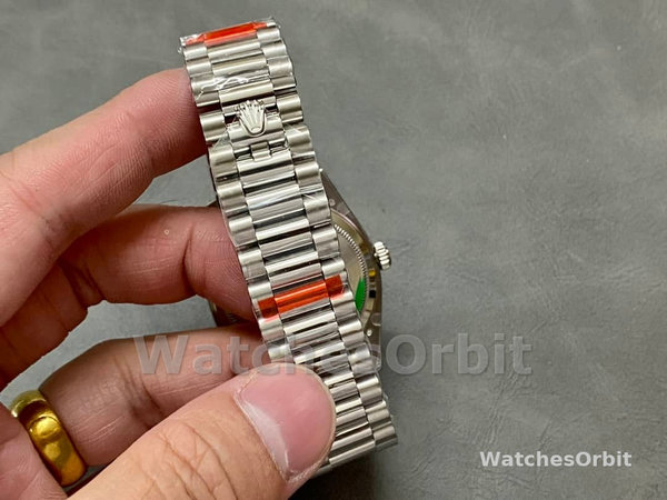 Replica Rolex Day-Date 36-128236 0001 voor dames, platina en witgoud, zilverkleurige wijzerplaat met index
