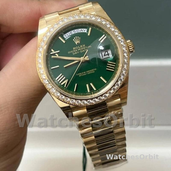 Replica Heren Rolex Day Date 40-M228348RBR 0040, 18K geelgoud, groene wijzerplaat, diamanten lunette