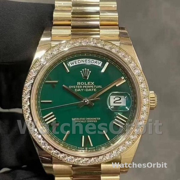 Replica Heren Rolex Day Date 40-M228348RBR 0040, 18K geelgoud, groene wijzerplaat, diamanten lunette