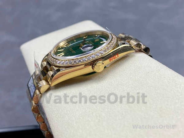 Replica Heren Rolex Day Date 40-M228348RBR 0040, 18K geelgoud, groene wijzerplaat, diamanten lunette