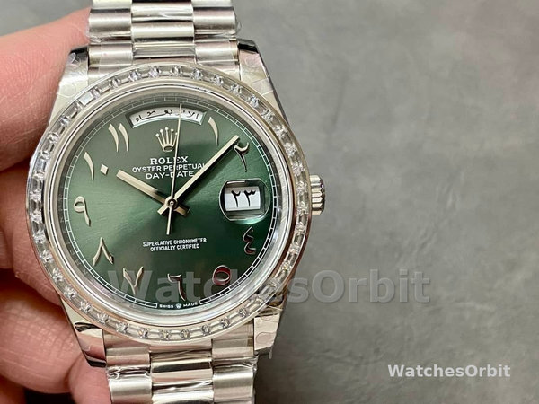 Replica Heren Rolex Day-Date 40-228396TBR, Platina, Arabische cijfers, Groen met diamanten, Groene wijzerplaat
