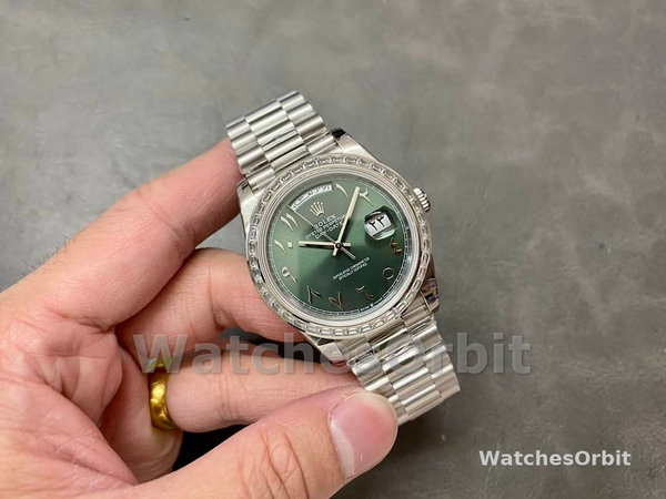Replica Heren Rolex Day-Date 40-228396TBR, Platina, Arabische cijfers, Groen met diamanten, Groene wijzerplaat