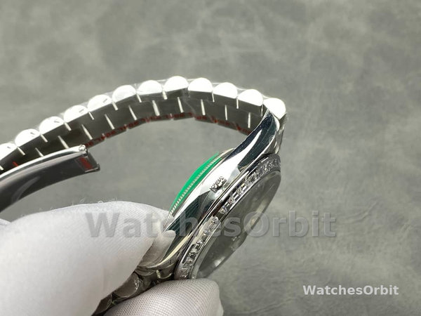 Replica Heren Rolex Day Date 40-M228396TBR 0020, Platina, Olijfgroene wijzerplaat, Diamanten ring