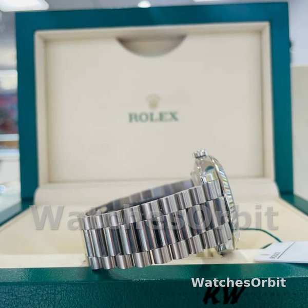 Replica Heren Rolex Day-Date-228239 0005, 40mm, zwarte diamanten wijzerplaat, geribbelde lunette, heren zwart