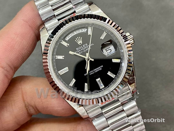 Replica Heren Rolex Day-Date-228239 0005, 40mm, zwarte diamanten wijzerplaat, geribbelde lunette, heren zwart