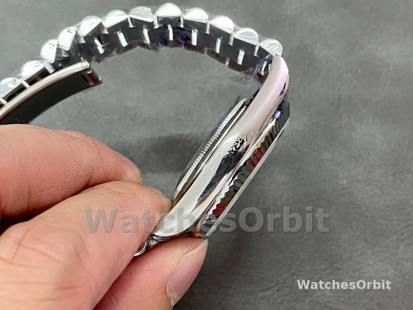 Replica Heren Rolex Day-Date-228239 0005, 40mm, zwarte diamanten wijzerplaat, geribbelde lunette, heren zwart