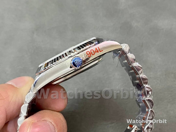 Replica Heren Rolex Day-Date-228239 0005, 40mm, zwarte diamanten wijzerplaat, geribbelde lunette, heren zwart
