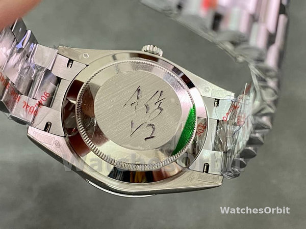 Replica Heren Rolex Day-Date-228239 0005, 40mm, zwarte diamanten wijzerplaat, geribbelde lunette, heren zwart