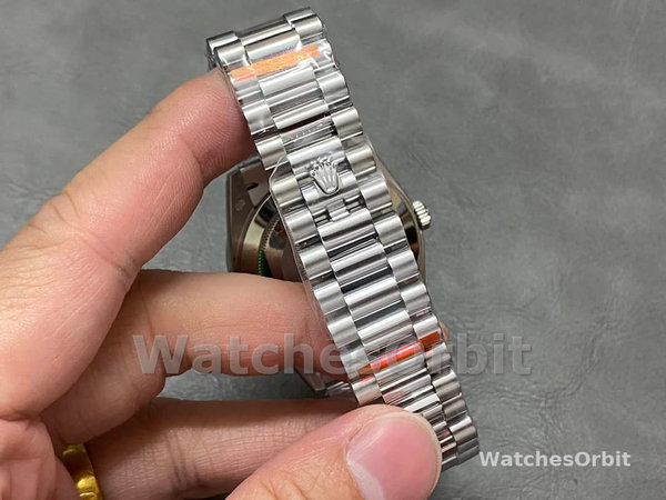 Replica Heren Rolex Day-Date Platinum Ijsblauw Arabisch wijzerplaat Diamant Bezel 228396TBR 40MM Ijsblauwe wijzerplaat