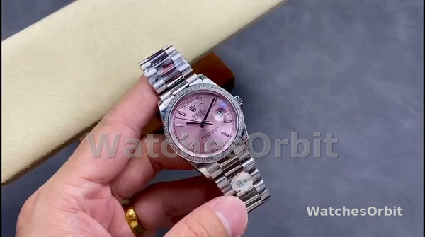 Replique Rolex Day Date 36-m128236 0023 unisexe, 36 mm, cadran bleu brillant serti de diamants, lunette cannelée, président, bleu
