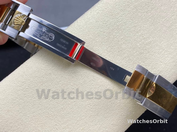 Replica Rolex Sky-Dweller 42-m336935 0007, quadrante bianco intenso, lunetta scanalata, bracciale Jubilee, quadrante bianco intenso, uomo