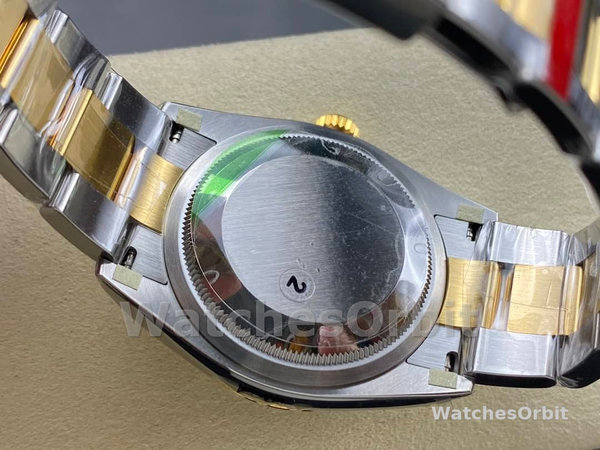 Replica Rolex Sky-Dweller 42-m336935 0007, quadrante bianco intenso, lunetta scanalata, bracciale Jubilee, quadrante bianco intenso, uomo