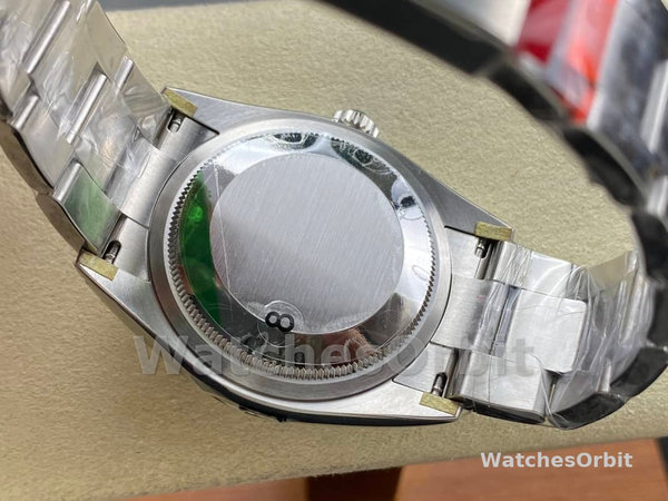 Replica Rolex Oyster Perpetual-126000 0007, Oystersteel, Koraal Rode Wijzerplaat, Oysterband Rood