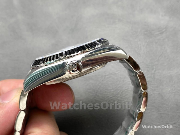 Replica Rolex Day Date unisex 36-128236 0009, lunetta scanalata, bracciale in platino, blu ghiaccio