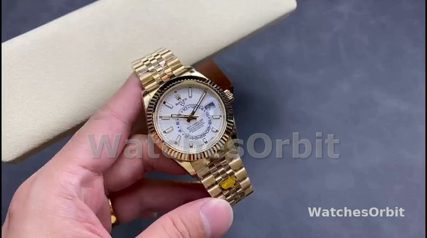 Replica Rolex Sky-Dweller 42-M336938 0006, Oro giallo, GMT, Quadrante bianco, Stile Giubileo, Uomo Bianco