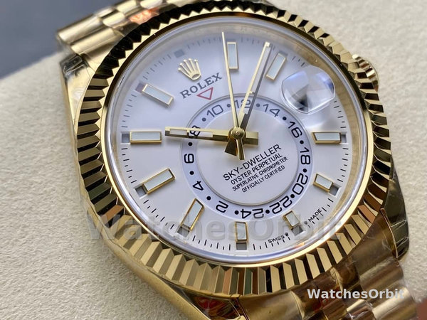 Replica Rolex Sky-Dweller 42-M336938 0006, Oro giallo, GMT, Quadrante bianco, Stile Giubileo, Uomo Bianco