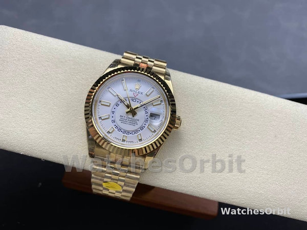 Replica Rolex Sky-Dweller 42-M336938 0006, Oro giallo, GMT, Quadrante bianco, Stile Giubileo, Uomo Bianco