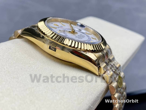Replica Rolex Sky-Dweller 42-M336938 0006, Oro giallo, GMT, Quadrante bianco, Stile Giubileo, Uomo Bianco