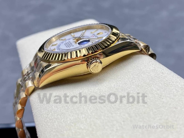 Replica Rolex Sky-Dweller 42-M336938 0006, Oro giallo, GMT, Quadrante bianco, Stile Giubileo, Uomo Bianco