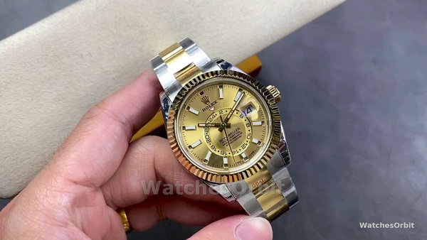 Men's Rolex Sky‑Dweller-336933 0001, 42mm, Yellow Gold, Champagne Dial Champagne Dial